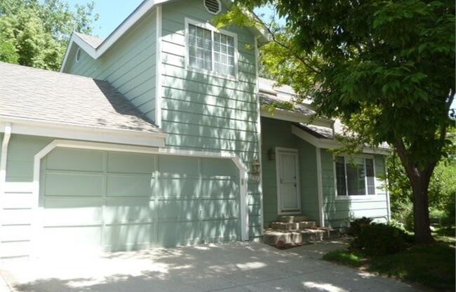 Three Bedroom Home Available For Rent in Niwot