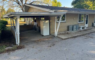 2 beds, 1 bath, $900