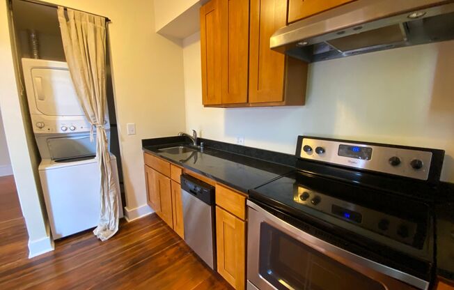 2 beds, 1 bath, 860 sqft, $2,095, Unit 17