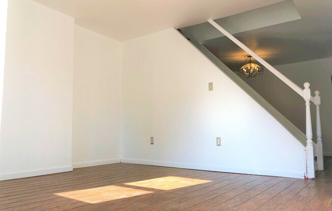 Beautiful 2-Bed Townhome in Fishtown! Available mid-June!