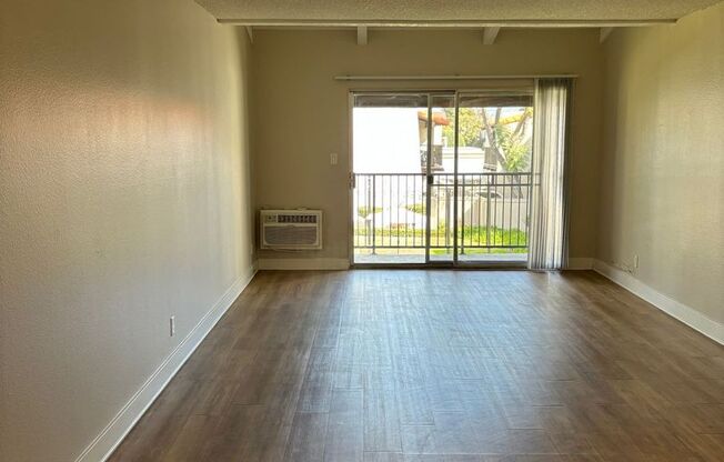 2 beds, 1 bath, 930 sqft, $2,600, Unit 076