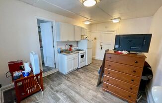 Studio, 1 bath, $725, Unit 35