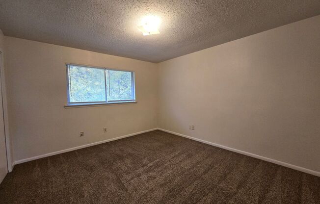 2 beds, 1 bath, $795, Unit 1305 Indian Trail - D