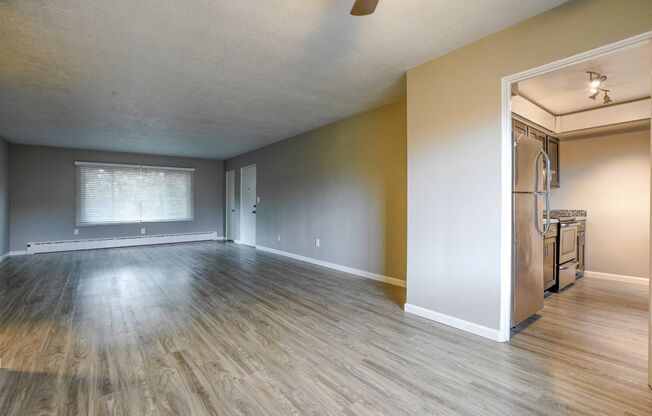 2 beds, 1 bath, 910 sqft, $1,925, Unit 16