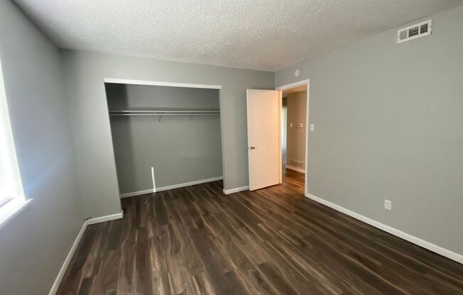 2 beds, 1 bath, $875, Unit 97