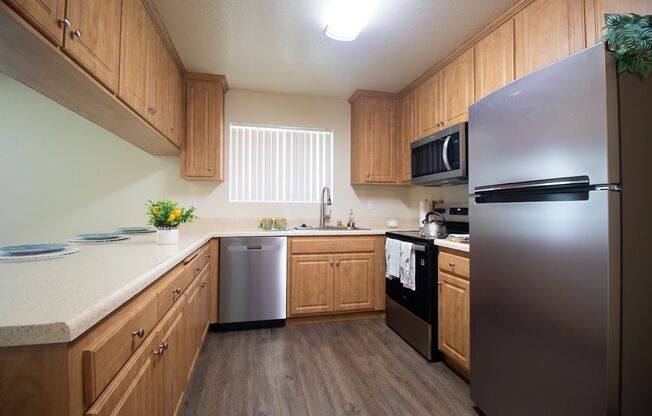 2 beds, 2 baths, 975 sqft, $2,900, Unit G-10