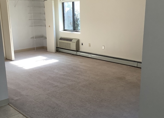 1 bed, 2 baths, 1,300 sqft, $1,850, Unit 402