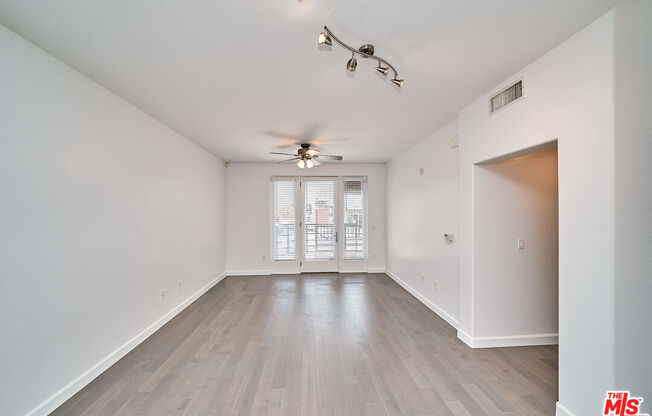 1 bed, 1 bath, 700 sqft, $2,700, Unit 103