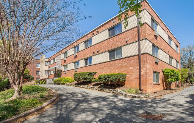 1 bed, 1 bath, 615 sqft, $1,645, Unit 200