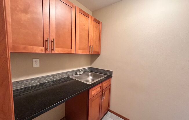 3 beds, 2.5 baths, 1,600 sqft, $1,795, Unit 613