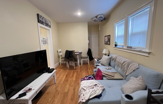 1 bed, 1 bath, $2,800, Unit 1R