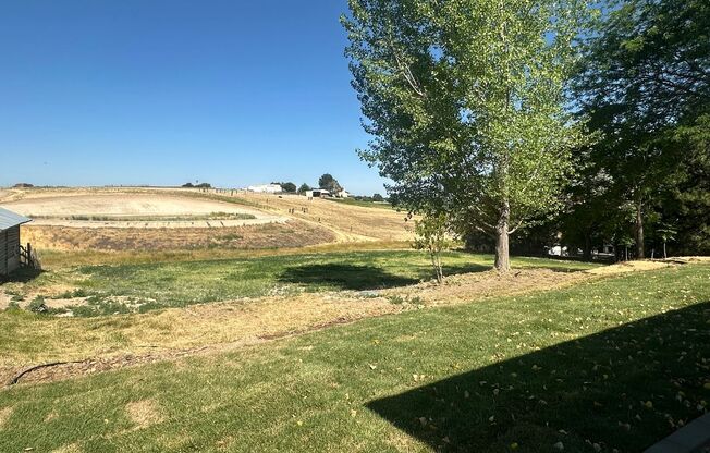2 bed, 1 Bath, 1 Car Garage, - Modern Insides, and Outside Open Spaces