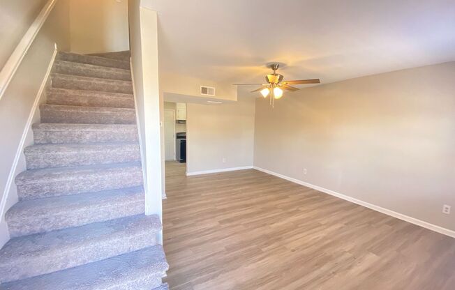 2 beds, 1.5 baths, 832 sqft, $1,050, Unit 809 Oakwood Villa