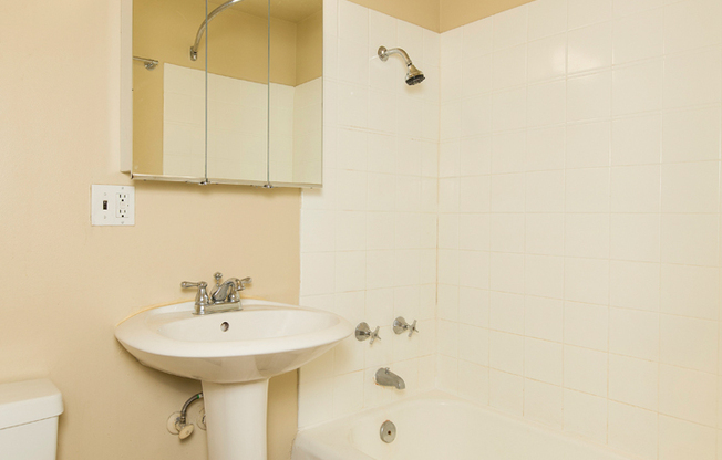 1 bed, 1 bath, 588 sqft, $1,595, Unit 106