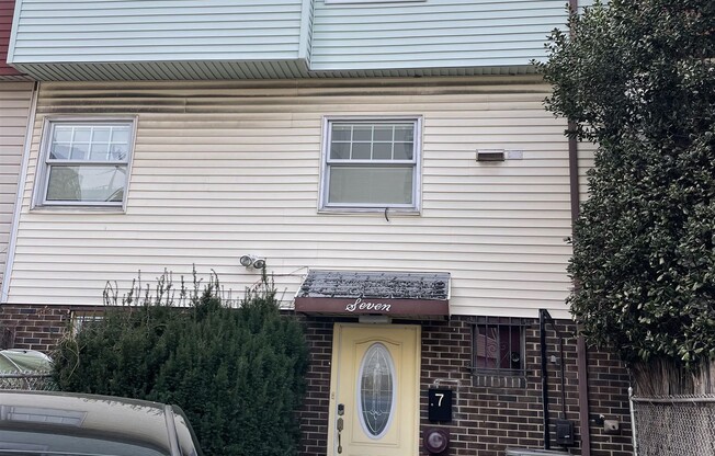7 SADDLEWOOD CT