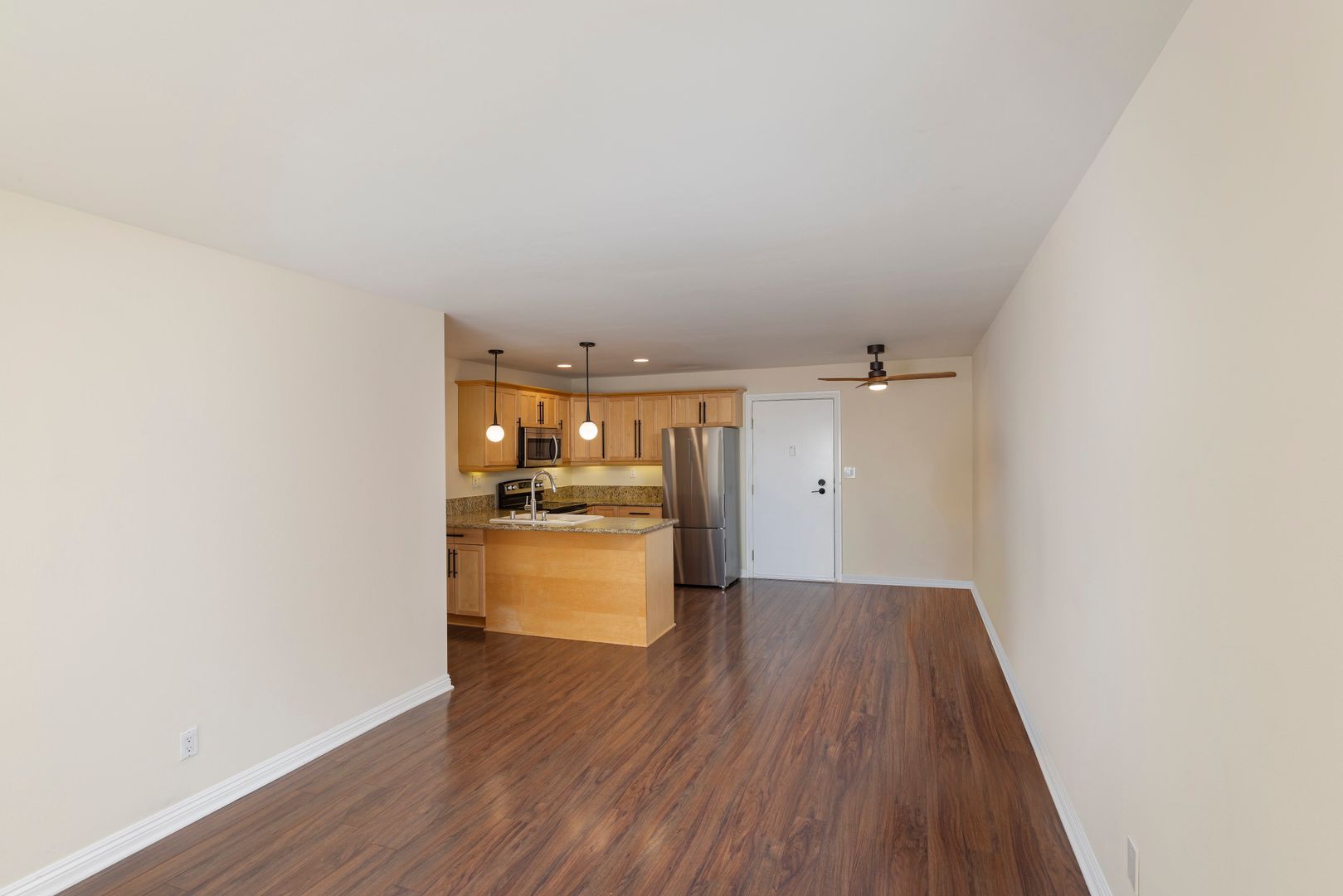 Available 1 Bedroom/1 bathroom remodled Condo in Long Beach!!