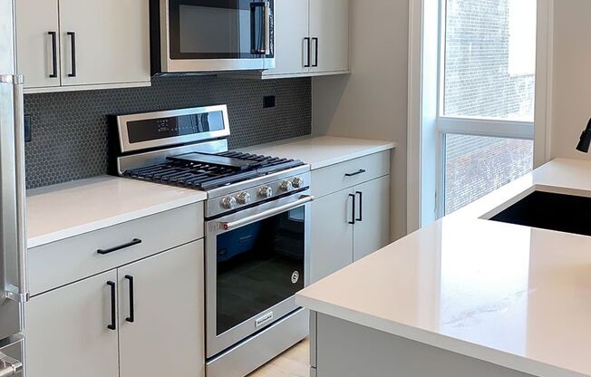 1 bed, 1 bath, 492 sqft, $2,795, Unit 1050-303