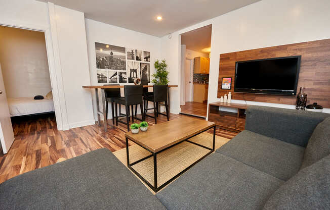 3 beds, 1 bath, 1,100 sqft, $8,750, Unit 2F