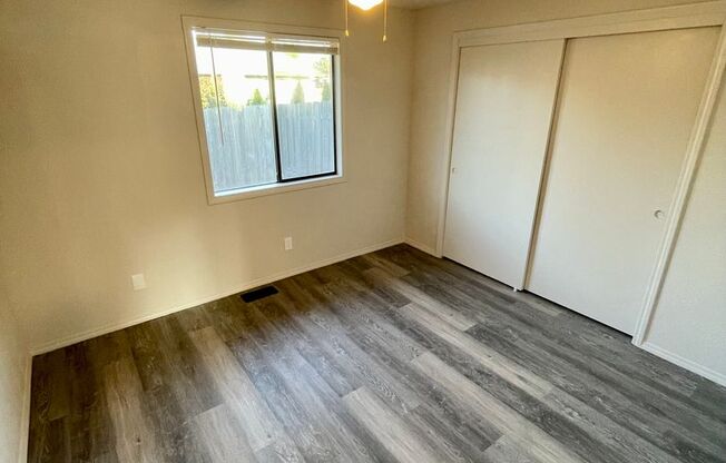 3 beds, 1 bath, 923 sqft, $2,295