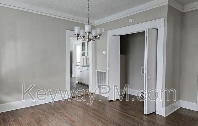 1313 MERRY ST