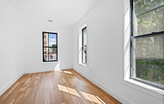 259 E 28 ST