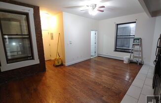 3 beds, 1 bath, $3,200, Unit 3B