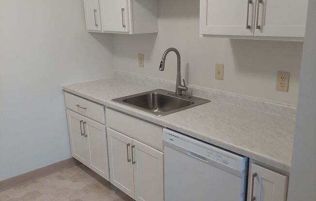 2 beds, 1 bath, 1,000 sqft, $1,450, Unit 2210-105