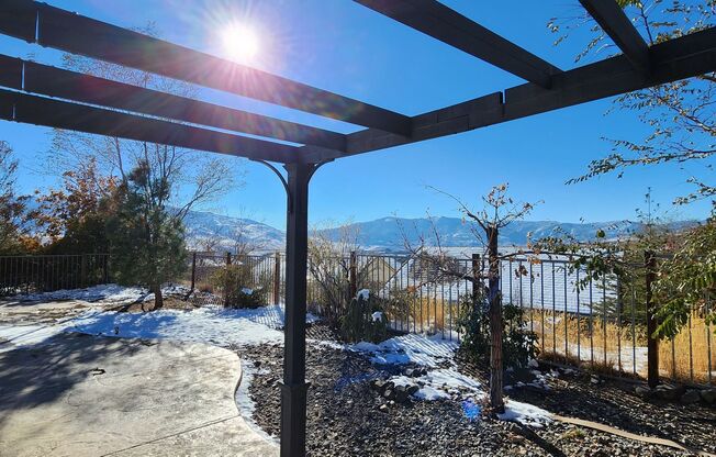 Recently Updated Northwest Home w/ gorgeous mountain views!