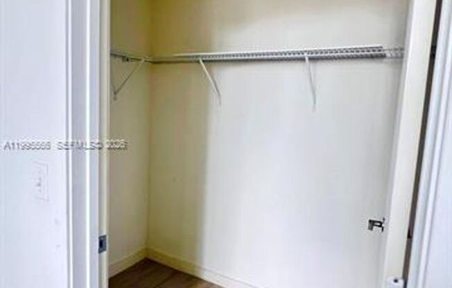 2 beds, 2 baths, 1,096 sqft, $4,550, Unit 999 SW 1st Ave # 1807