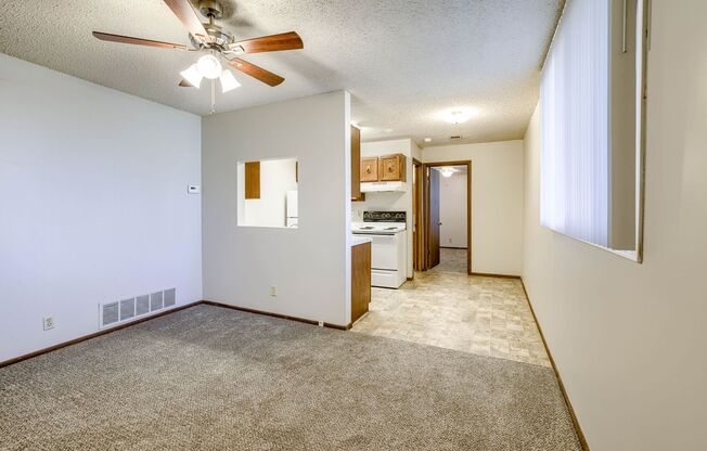 1 bed, 1 bath, 750 sqft, $750, Unit 5140 S 48th #15
