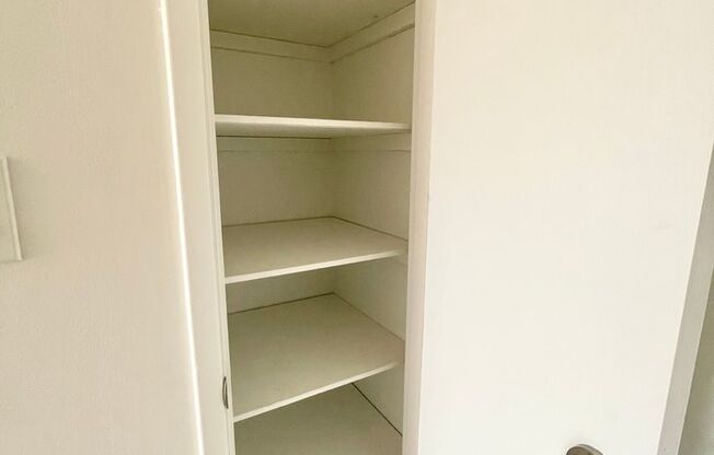 Studio, 1 bath, 370 sqft, $1,475, Unit 404
