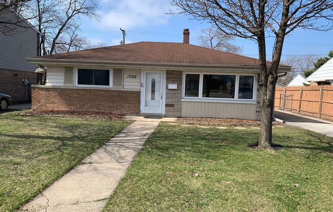 Two bedroom Ranch Style home in Lansing, IL AVAILABLE NOW !!