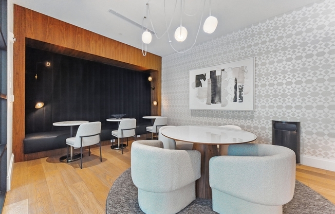 2 beds, 2 baths, 946 sqft, $4,500, Unit 524