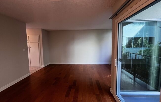 2 beds, 1 bath, $3,425, Unit 204