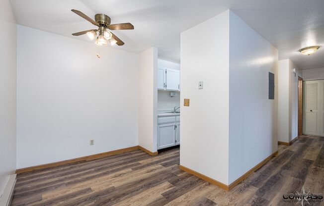 2 beds, 1.5 baths, 884 sqft, $1,275, Unit 102