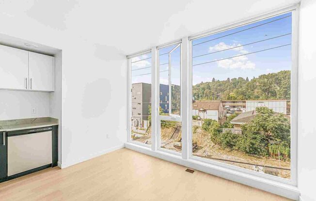 Studio, 1 bath, 422 sqft, $1,550, Unit Unit 304