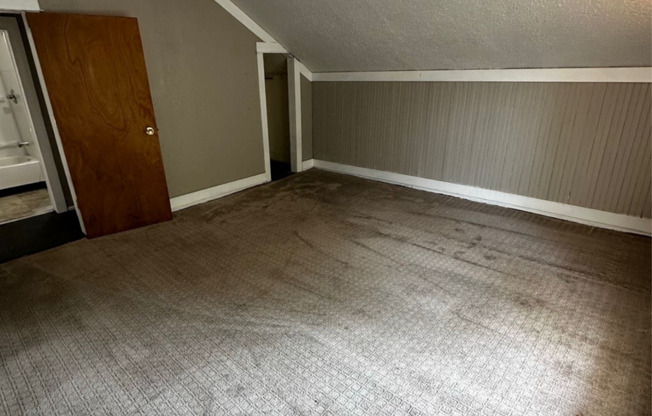 3 beds, 1 bath, $1,200