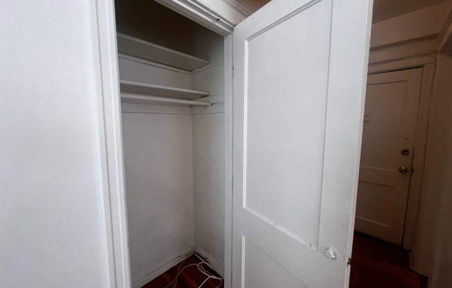 Studio, 1 bath, 450 sqft, $945, Unit 414