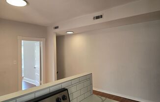 2 beds, 1 bath, $1,250, Unit 3425 2F