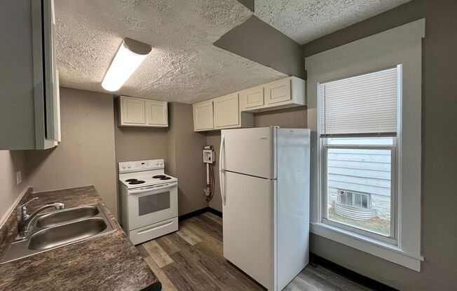 2 beds, 1 bath, $845, Unit Front