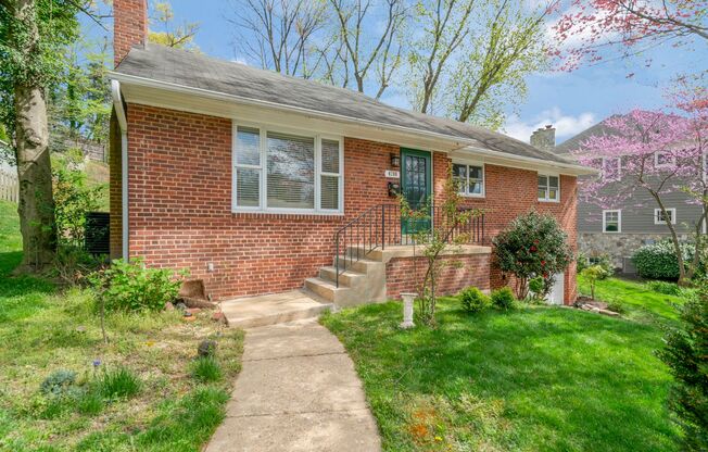 3 BD 3 BA Mid-century Ranch in Arlington