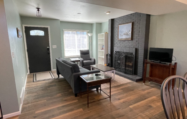 2 MEDFORD DR