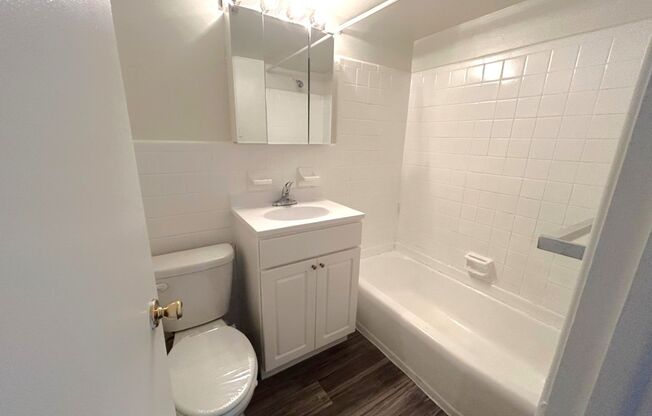 1 bed, 1 bath, 575 sqft, $1,049, Unit K10