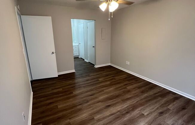 2 beds, 1 bath, 1,060 sqft, $1,095, Unit F8