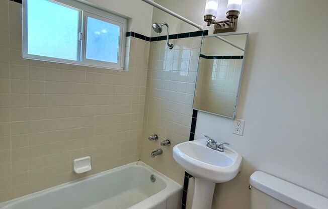 1 Bed, 1 Bath in Central SD! Water/Trash Included