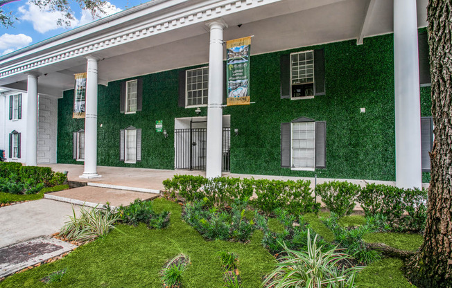 Property Entrance View at Bellaire Oaks Apartments, Houston, 77096