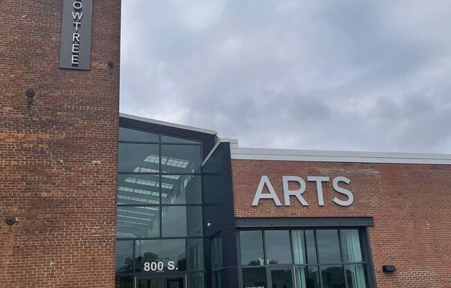 1 bed, 1 bath, 1,000 sqft, $1,695, Unit Unit 6-131