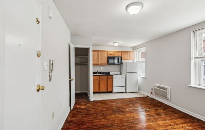 Studio, 1 bath, 280 sqft, $890, Unit A24