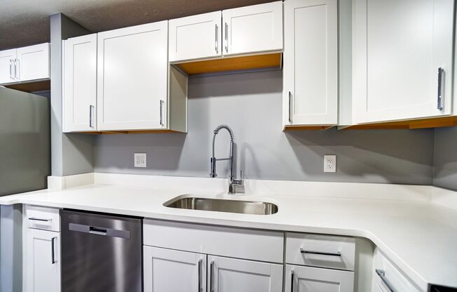 3 beds, 2 baths, 1,130 sqft, $1,875, Unit 5564-03