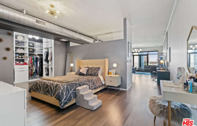 1 bed, 2 baths, 1,200 sqft, $3,495, Unit 716